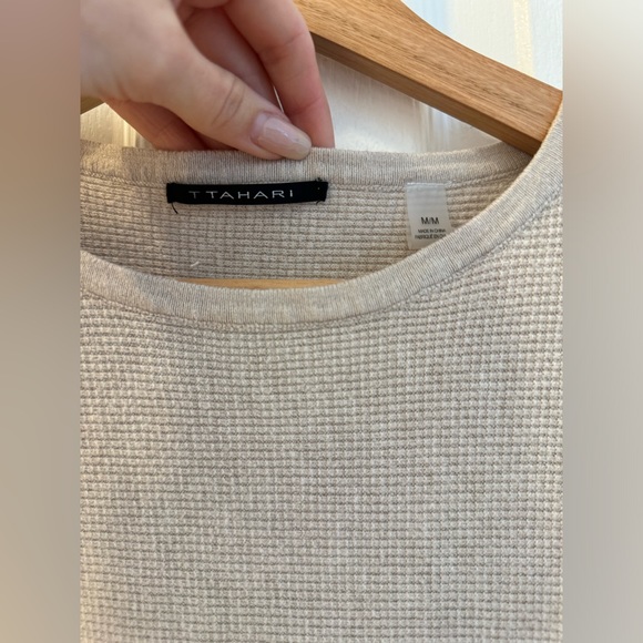 Tahari Women’s Sweater Beige Dolman 3/4 Sleeve Soft Waffle Knit - Picture 2 of 4